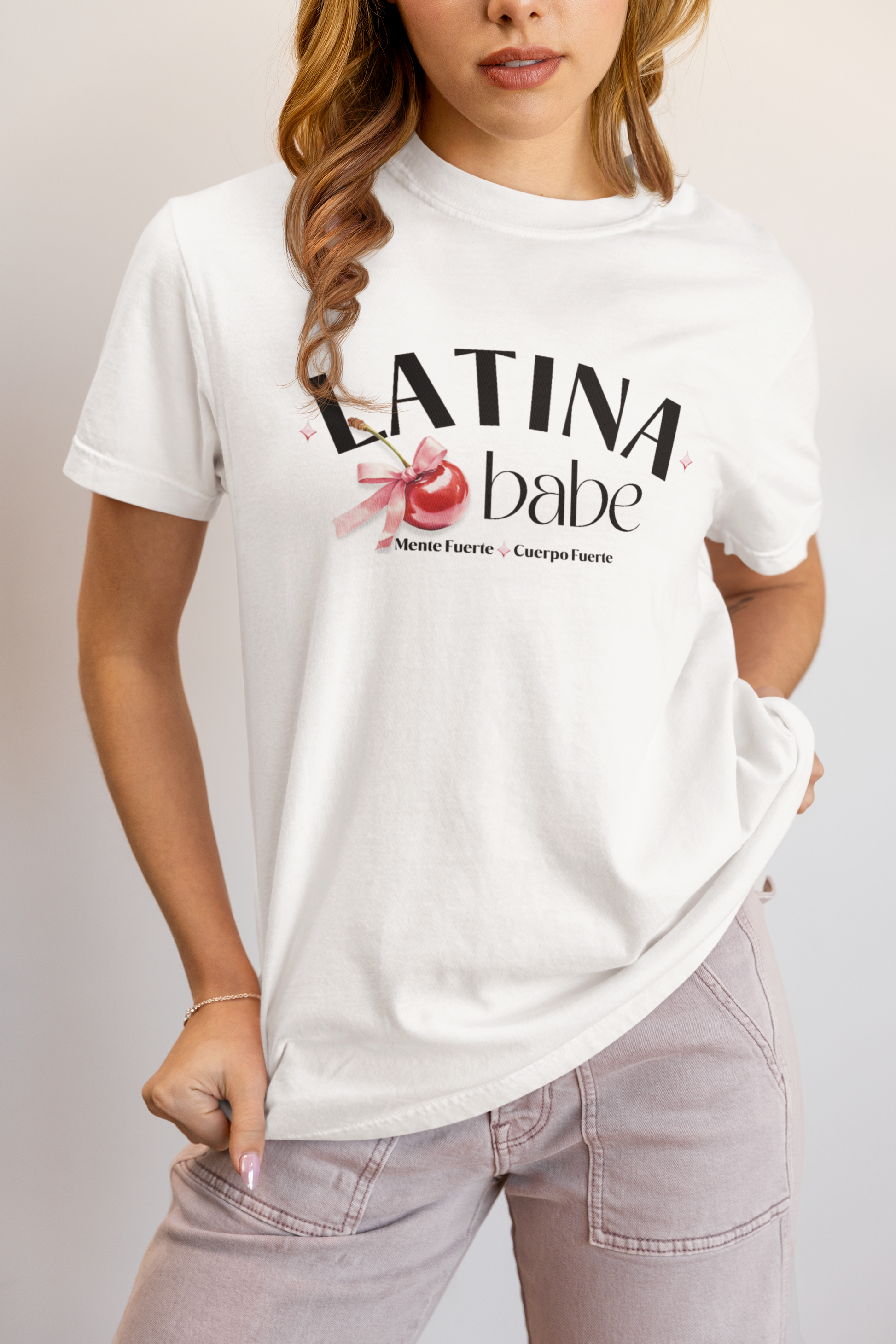Latina Babe Mente Fuerte Cuerpo Fuerte Tee - Cherry Design - Latina Muscle
